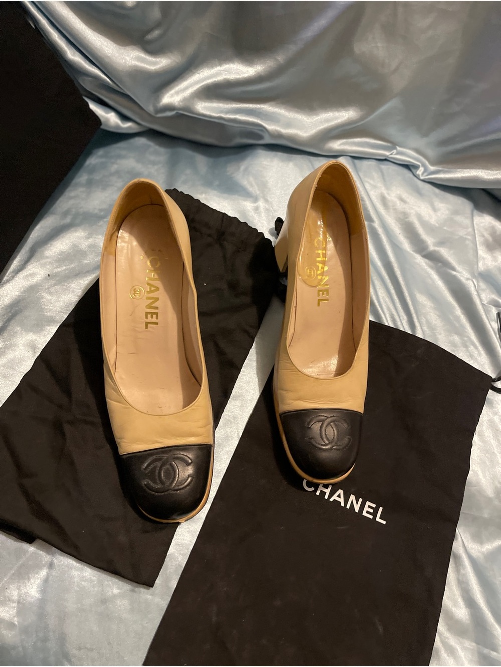 CHANEL Beige Leather Ballet Flats with Black Cap-Toe and CC Logo - Picture 3 of 11